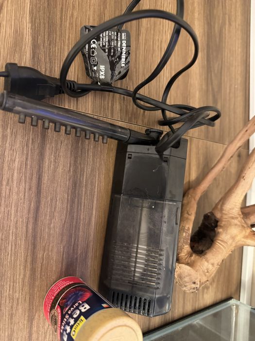 Vând acvariu complet – ideal pentru Betta / creveți / melci