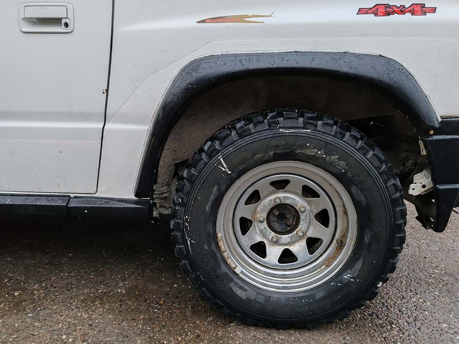 Vând Suzuki Vitara.