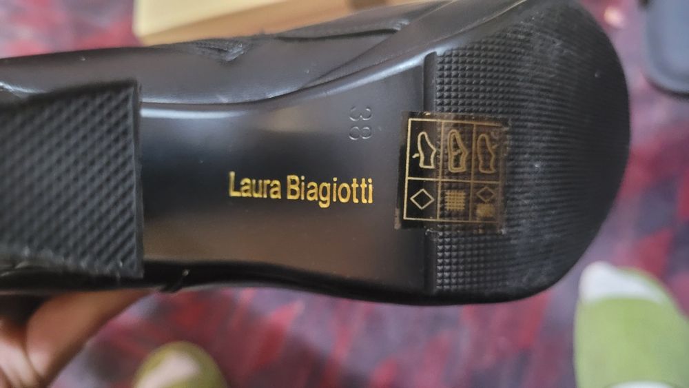 Vind cizme cu toc Laura Biagiotti NOU
