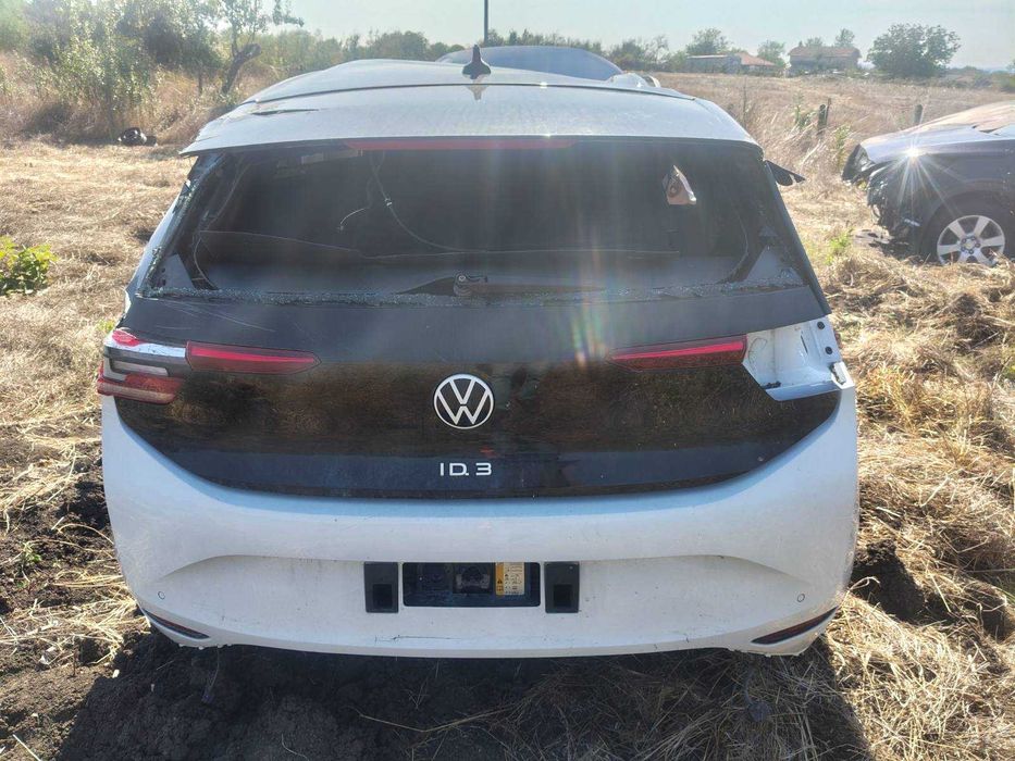 Продавам на Части Volkswagen ID.3 2023г