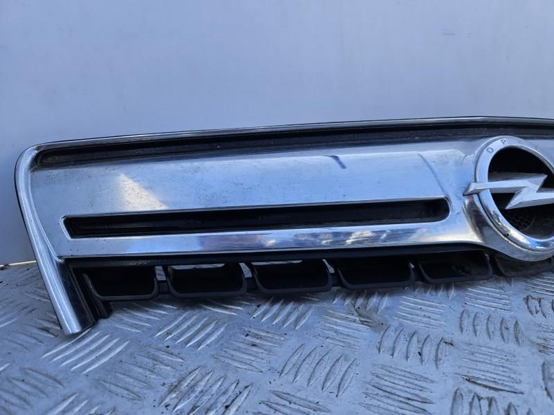 Grila din capota defect crom stanga Opel Antara facelift