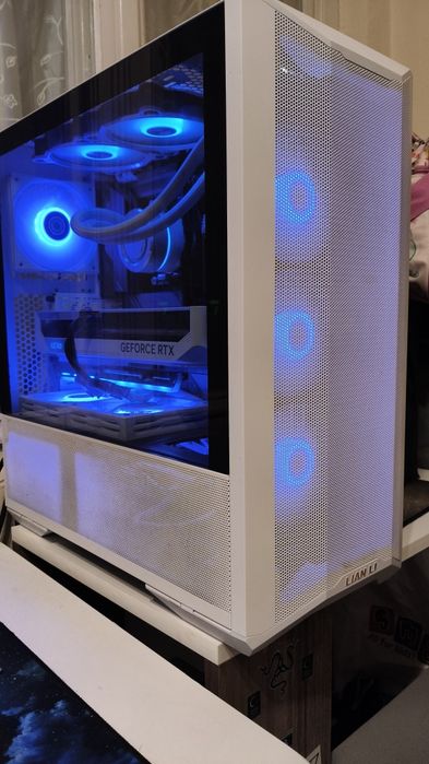 PC Gaming High-End FULL WHITE | Ryzen 7 7800X3D | RTX 4070 Ti AERO | 64GB RAM | Lian Li Build+Monitor Dell Alienare 27 " 2k 280Hz+Mouse si pad+tast ca