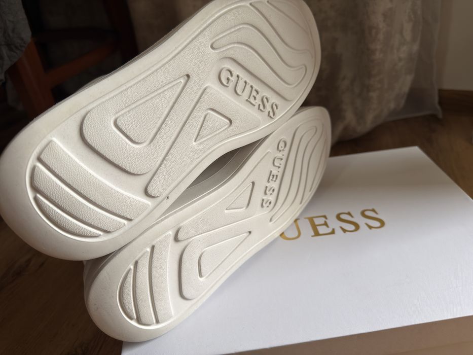 Обувки Guess Elba