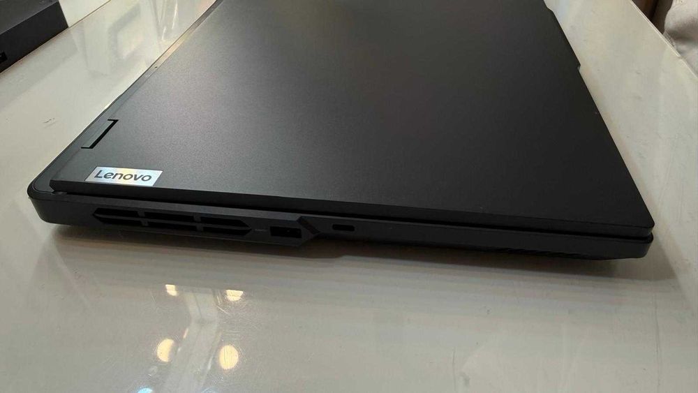 Lenovo Legion Pro 5 RTX 4070 140W Ryzen 7 7745HX 32GB RAM 1TB