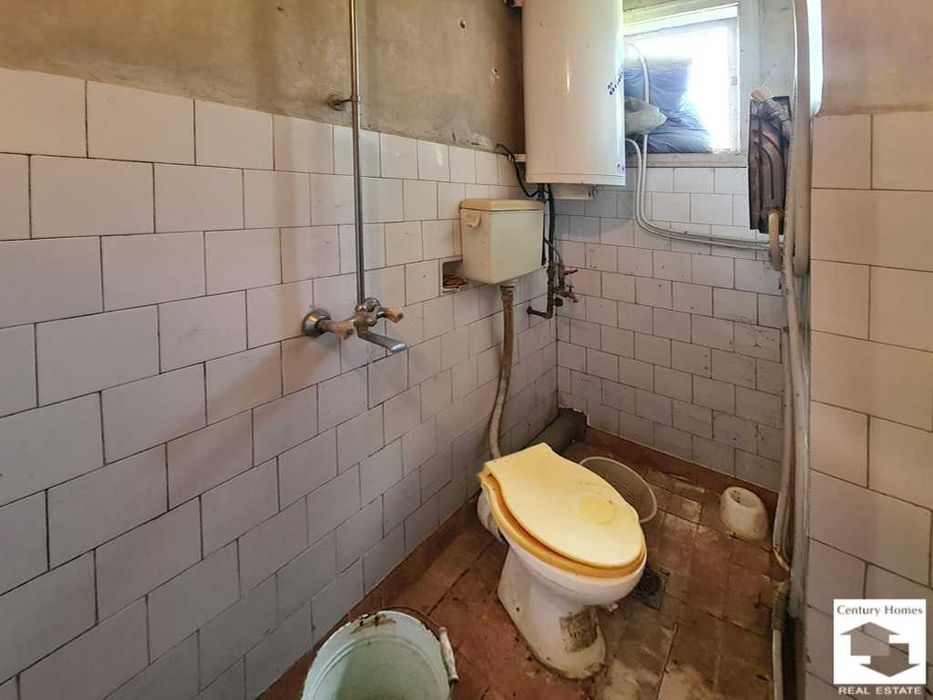 175090 Двуетажна къща с гараж и голям двор, в село до гр. Севлиево