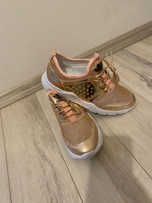 Adidași Damă Ediție Fashion Rose Gold / Aurii – NOI