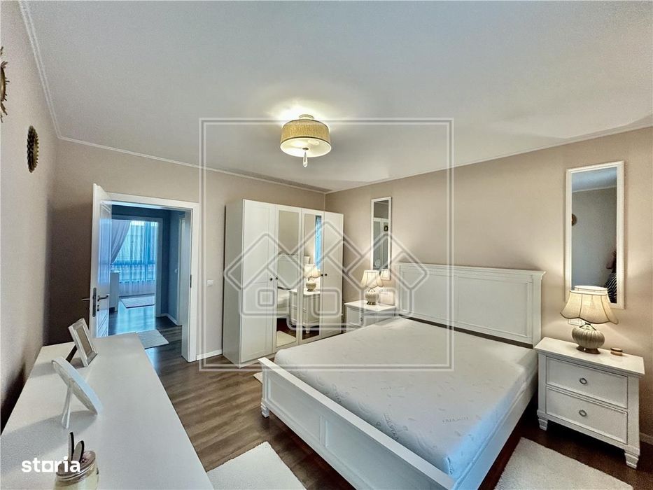 Apartament 3 camere, 77 mpu, terasa 20 mp, 2 locuri parcare, zona buna