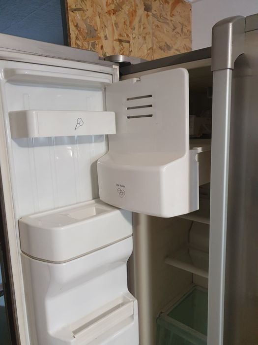 Продавам хладилник Hotpoint