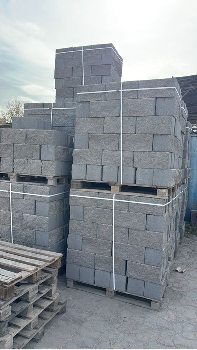 Сплитерный блок стеноаой заборный