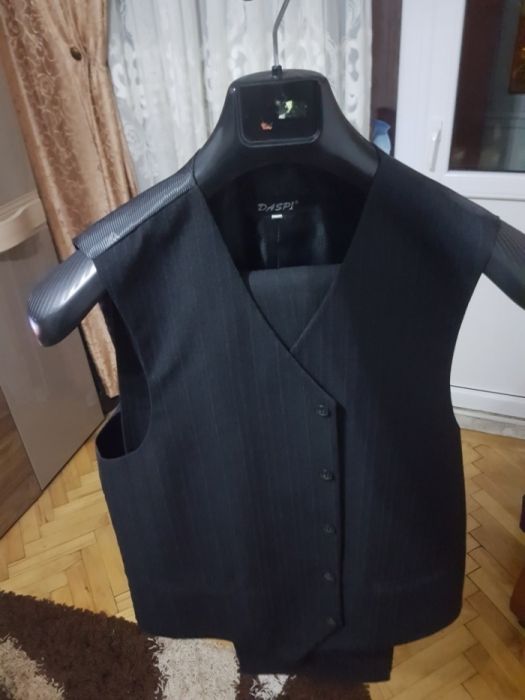 Costum barbatesc marime 50. NOU