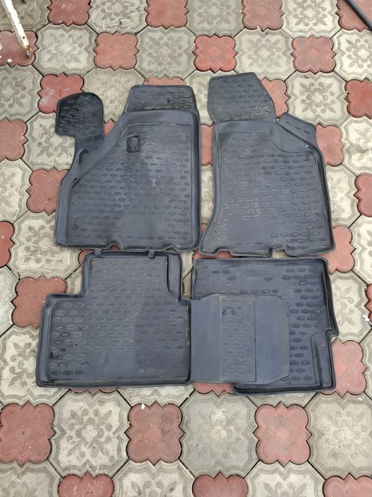 Запчасти на Приору и сельхоз технику