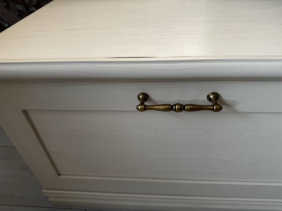 Продам тумбу под телевизор