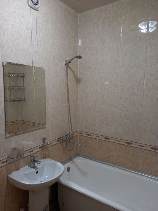 Gorkiy metro yonida korolevskiy etajda 4 xonali kv sotiladi