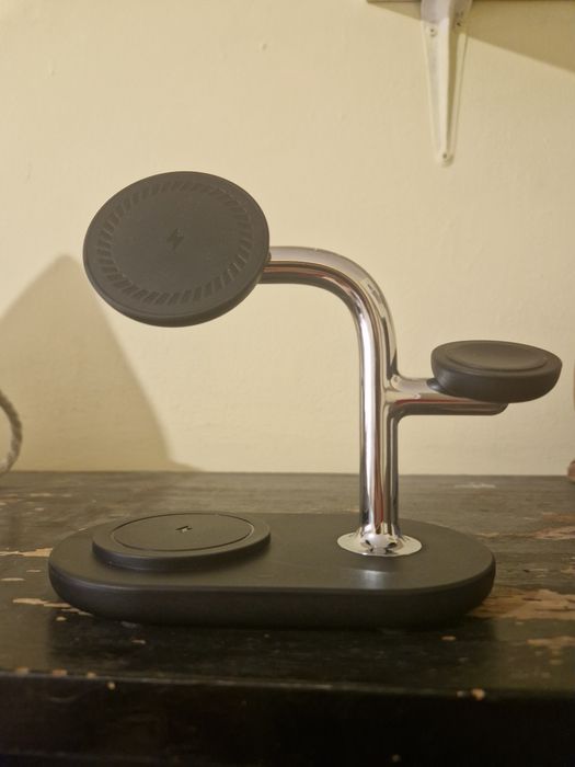 Станция за зареждане 3в1 за Apple устройства