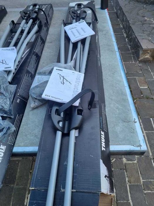 Bare Portbagaj Auto Thule și 4 Suporți Transport Bicicletă Universal Thule. La pachet/separat.