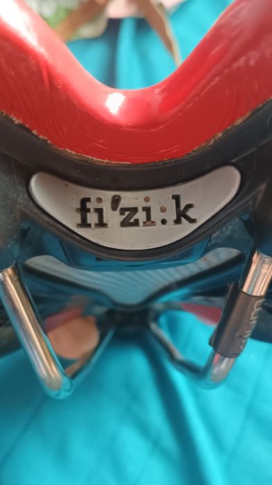 Продавам седалка  Fizik Antares VS Kium Black/Red А0 3041карбонова осн