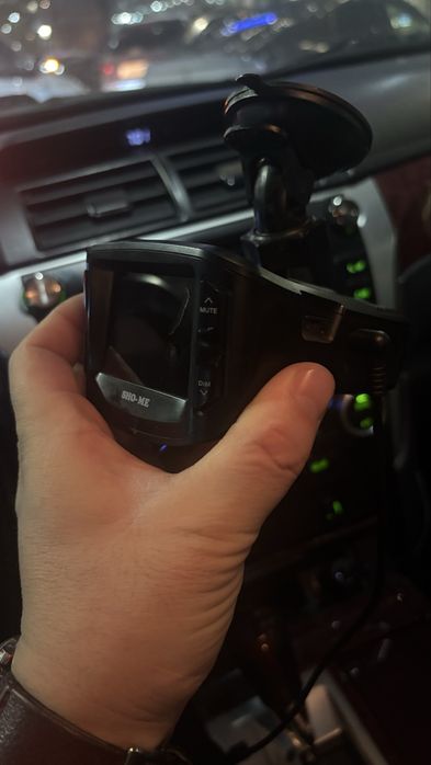 Видеорегистроатор на машине