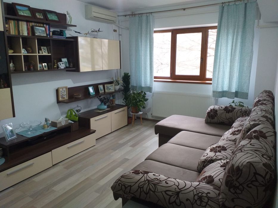 De vânzare apartament 3 camere.