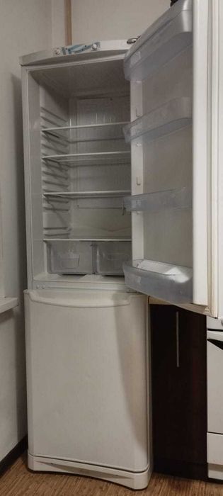 Продам холодильник INDESIT в отличном состоянии.