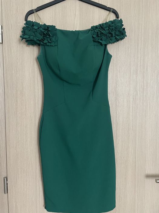 Официална рокля по тялото