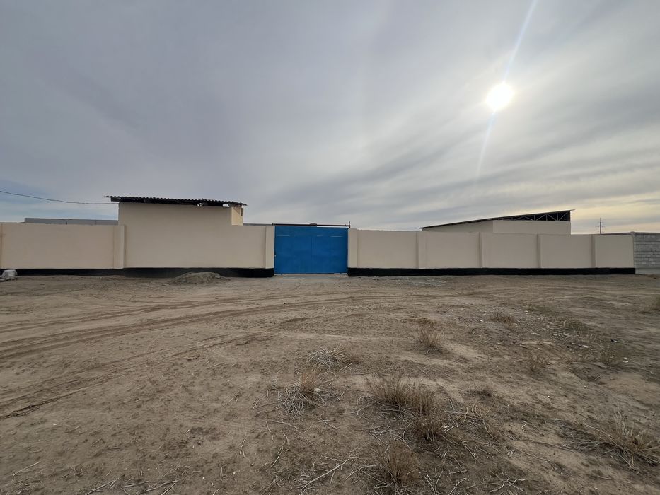 Срочно база сотилади