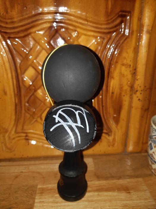 Kendama semnată de x Remus