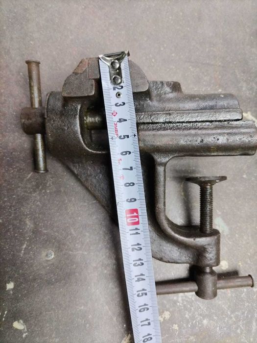 Продам тиски маленькие