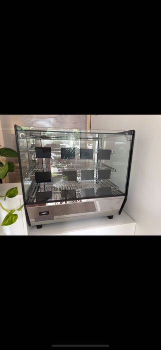 Vând vitrină caldă de banc pentru produse alimentare