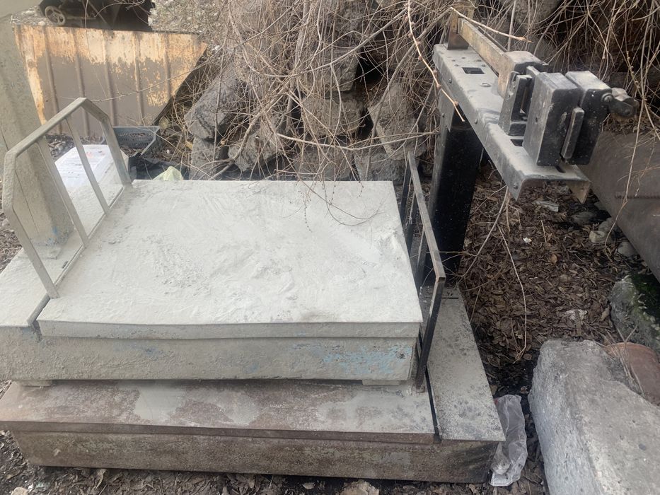 Продается весы напольные , б/у