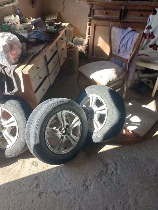Продам шину с диском 13