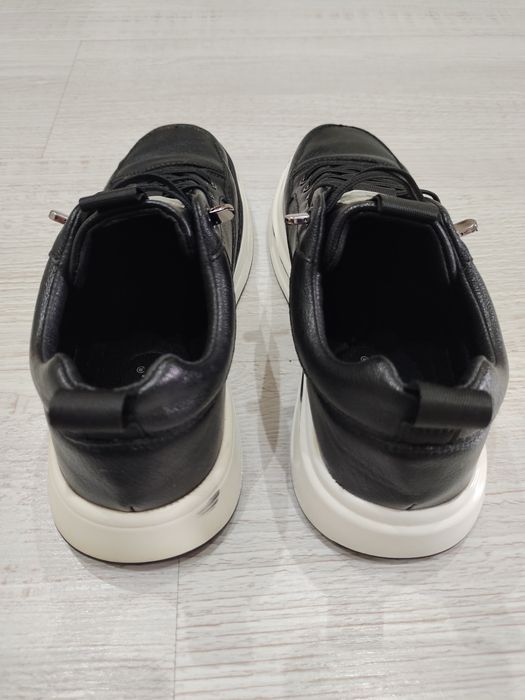 Продам кроссовки