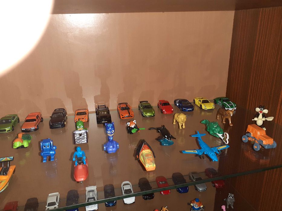 Мачбокс и Хот Уилс без забележки .