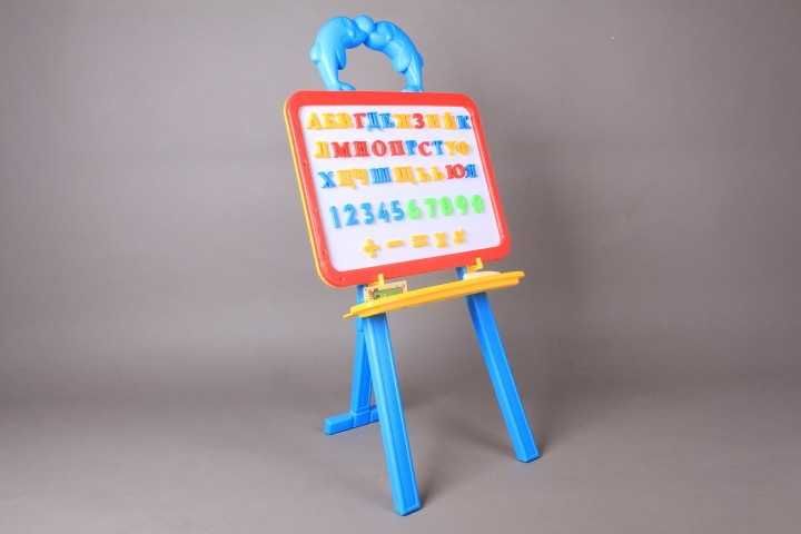Магнитна дъска на стойка с магнитни букви цифри ДВЕ ЛИЦА детски дъски