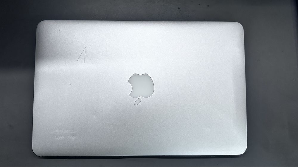 Macbook Air 6.1 Mid 2013 A1465 i5 1.3Ghz 4GB RAM 128gb ssd 1,5gb video