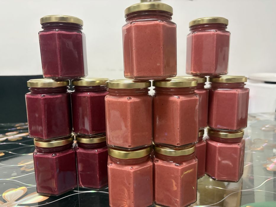 Miere cu zmeura , afine si capsuni