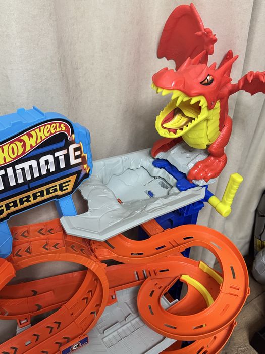 Продам Hot wheels Ultimate Garage