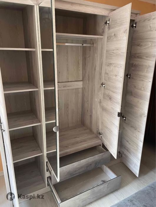 Срочно продаю шкаф