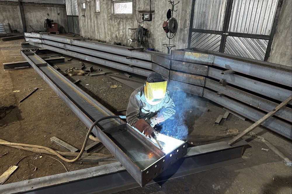 Avem super oferte la hale si structurii metalice din europrofile ipe inp hea heb sau teava patrata