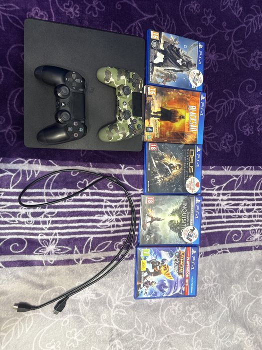 PlayStation4  с пет игри и два джойстика