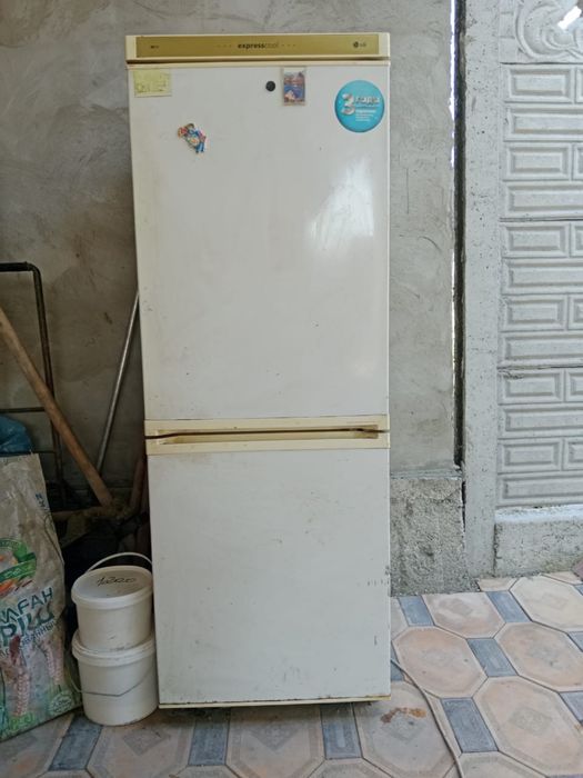 Продам холодильник