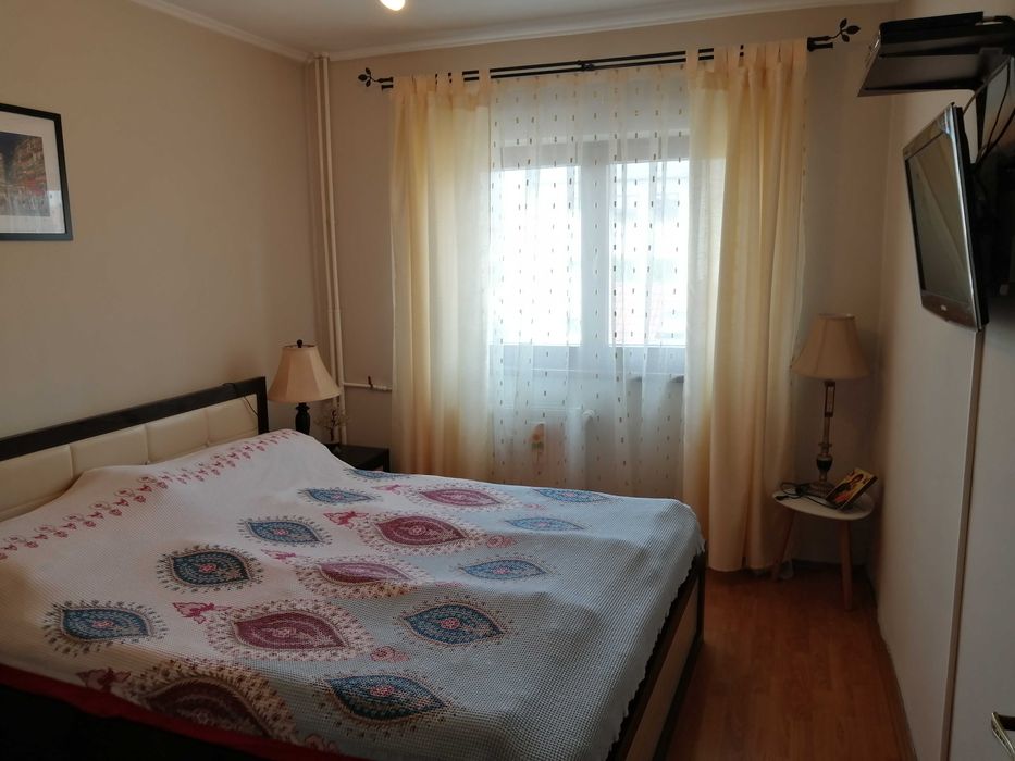 Vand apartament 3 camere zona Hotel Traian