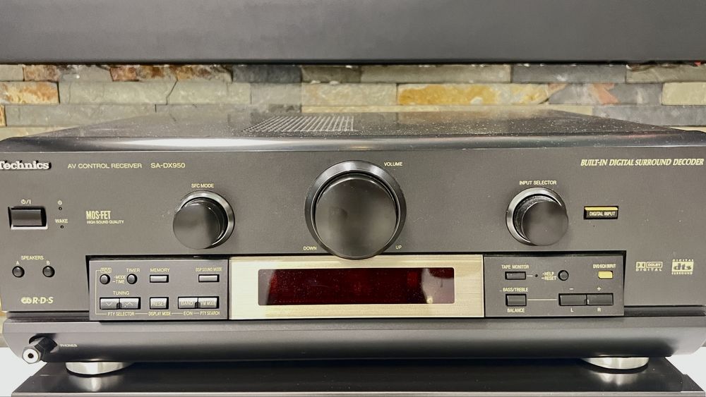 Vand linie Technics impecabila,telecomanda functionala inclusă.