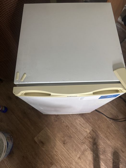 Холодильник продается