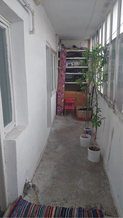 Vand apartament  cu 2 camere decomandat