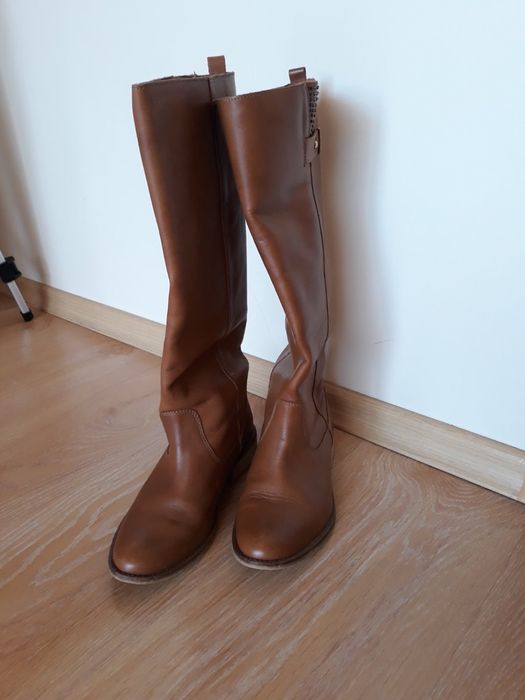 Ботуши ест кожа