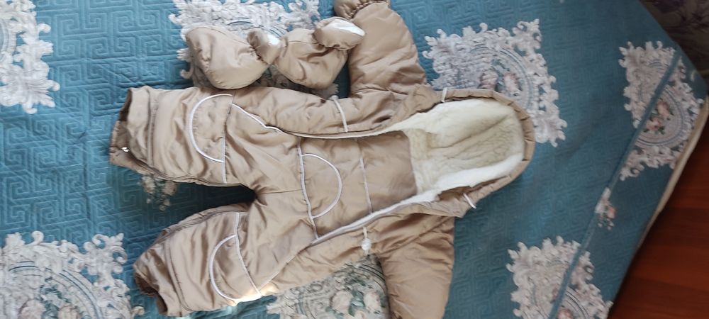 Продам детские комбинезоны