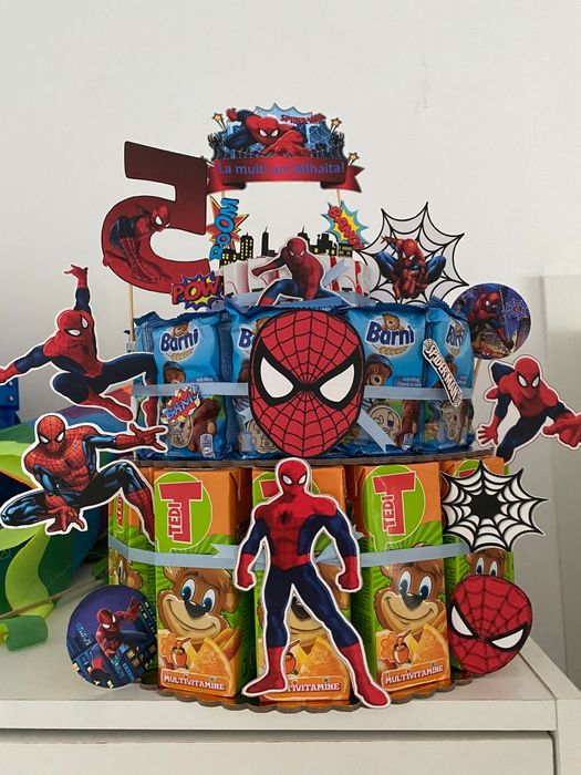 Tort din dulciuri ambalate