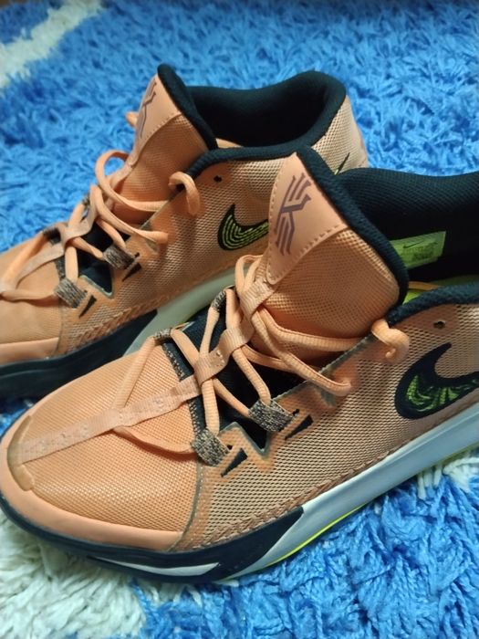 Kyrie 6 flytrap Orange
