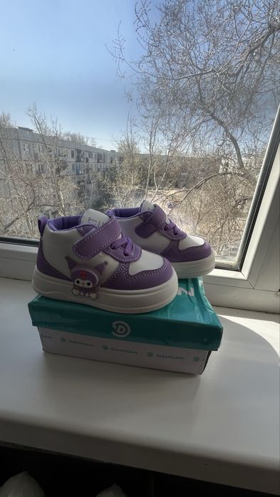 Детские кроссовки