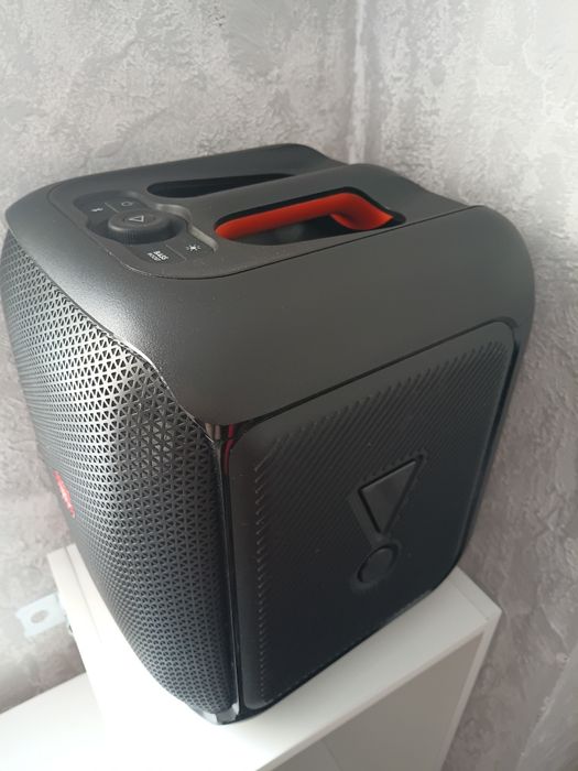 Продаю колонку JBL Party box